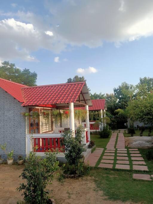 古尔冈Achal Farm जंगल में मंगल别墅 外观 照片