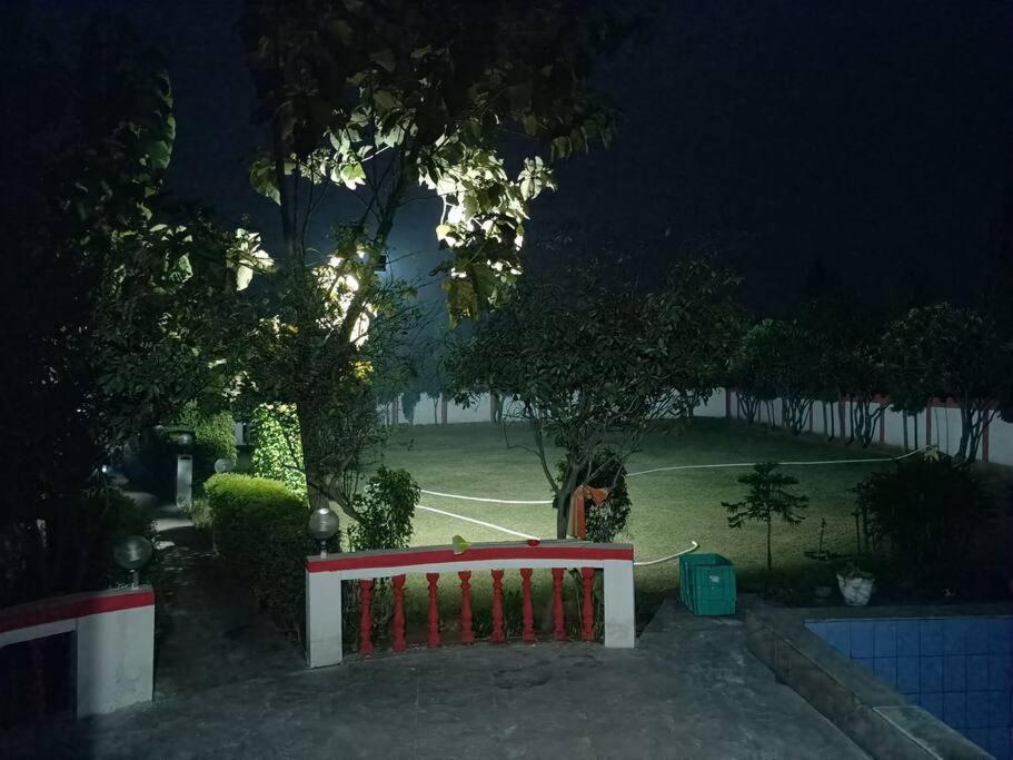 古尔冈Achal Farm जंगल में मंगल别墅 外观 照片