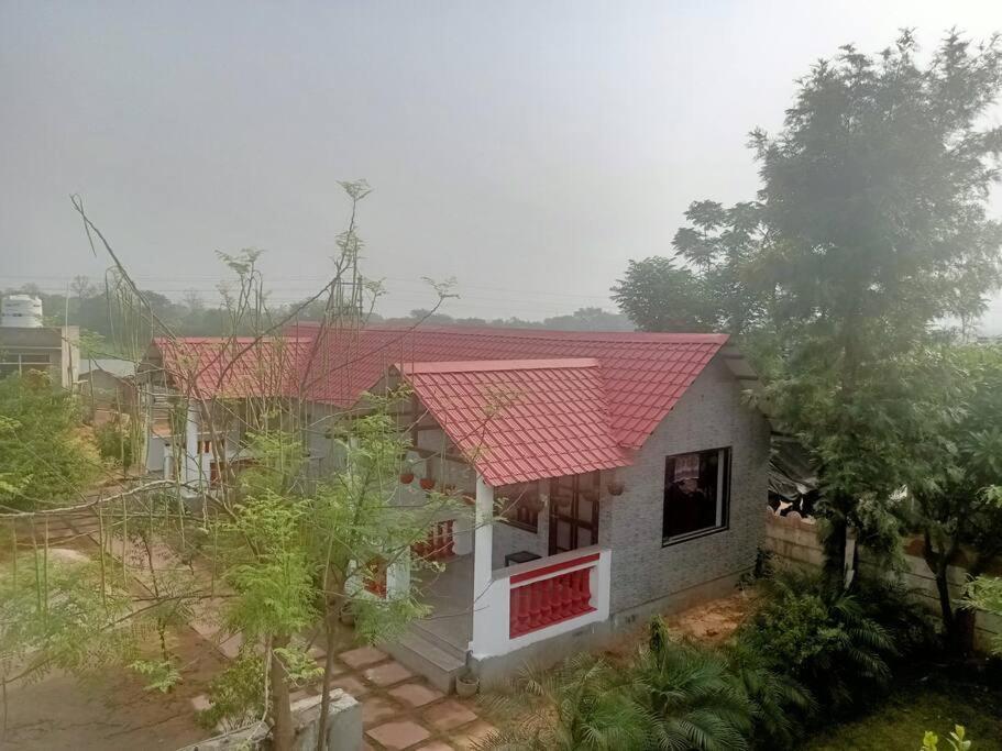 古尔冈Achal Farm जंगल में मंगल别墅 外观 照片
