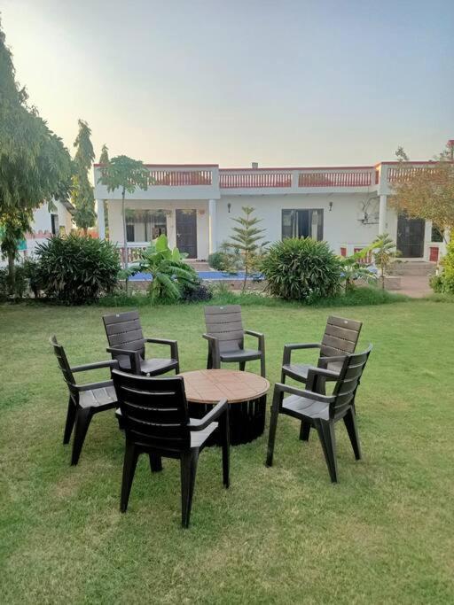 古尔冈Achal Farm जंगल में मंगल别墅 外观 照片