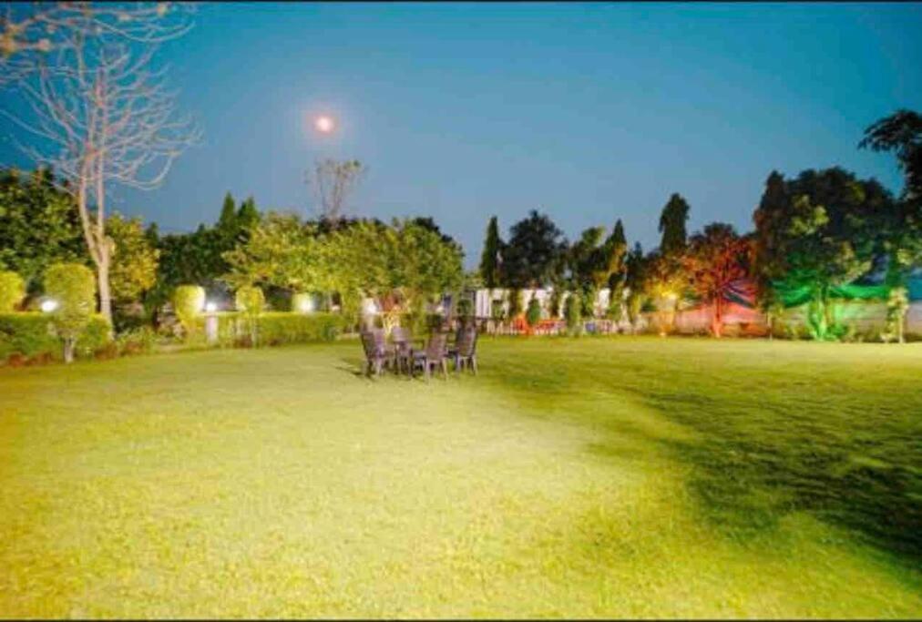 古尔冈Achal Farm जंगल में मंगल别墅 外观 照片
