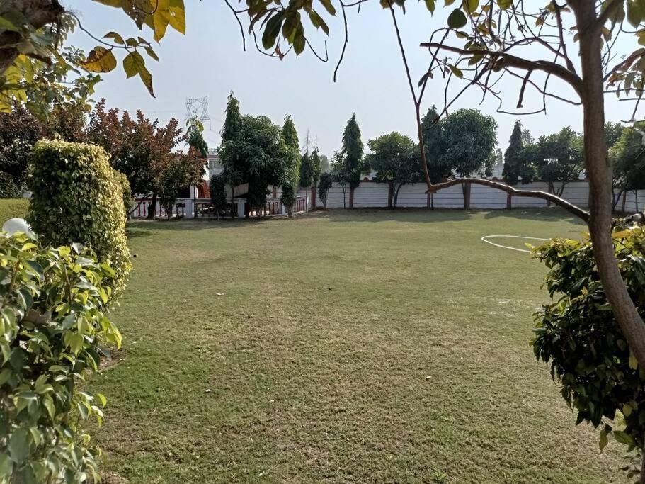 古尔冈Achal Farm जंगल में मंगल别墅 外观 照片